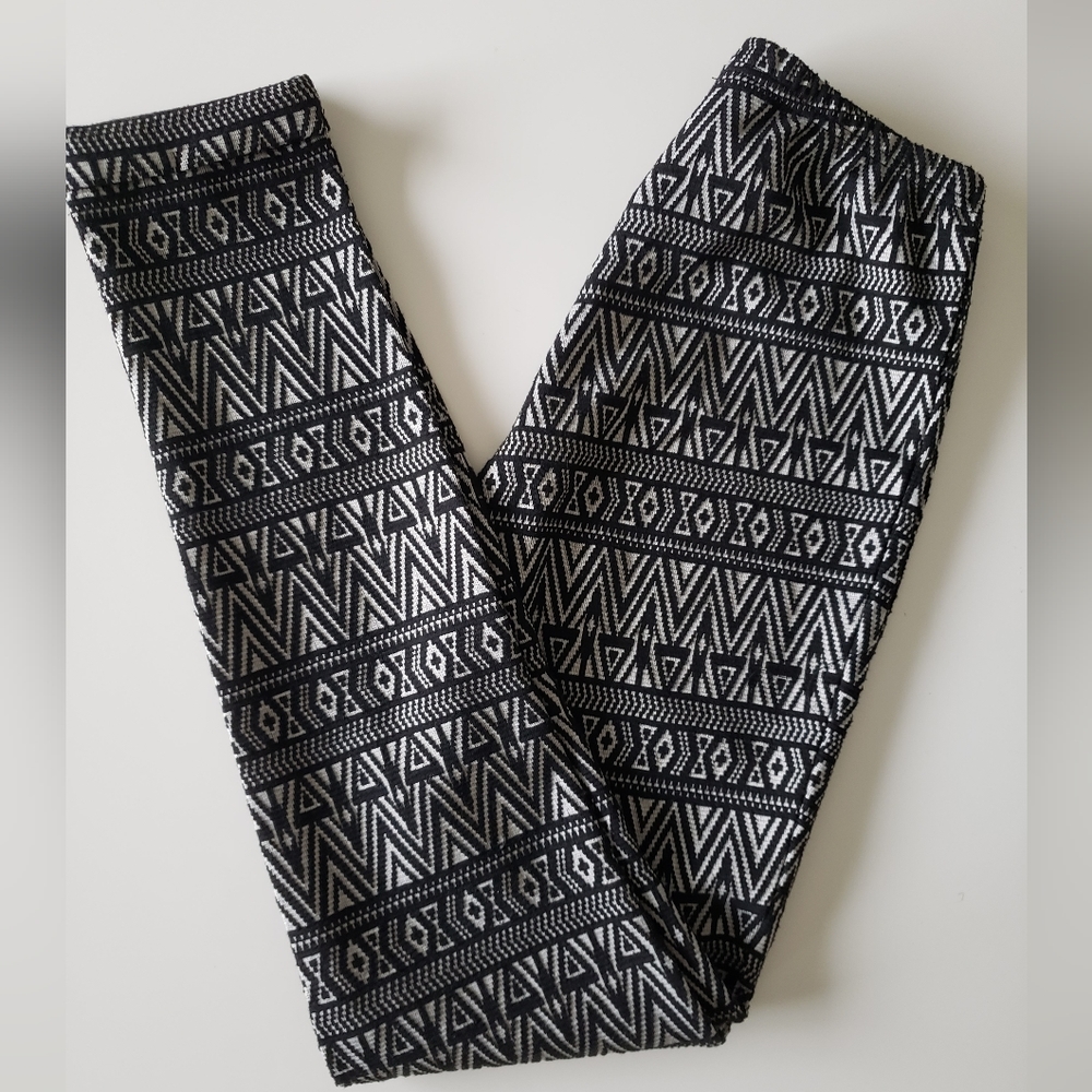 🦋stylish leggings size small black/white "IN EXTENSO" 🦋